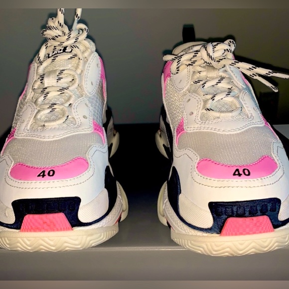 Almost New Balenciaga Triple S - Picture 2 of 7